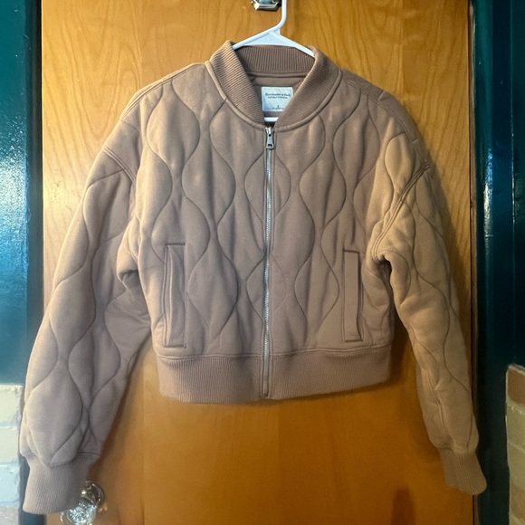 Abercrombie & Fitch Quilted Bomber Jacket - Picture 2 of 6